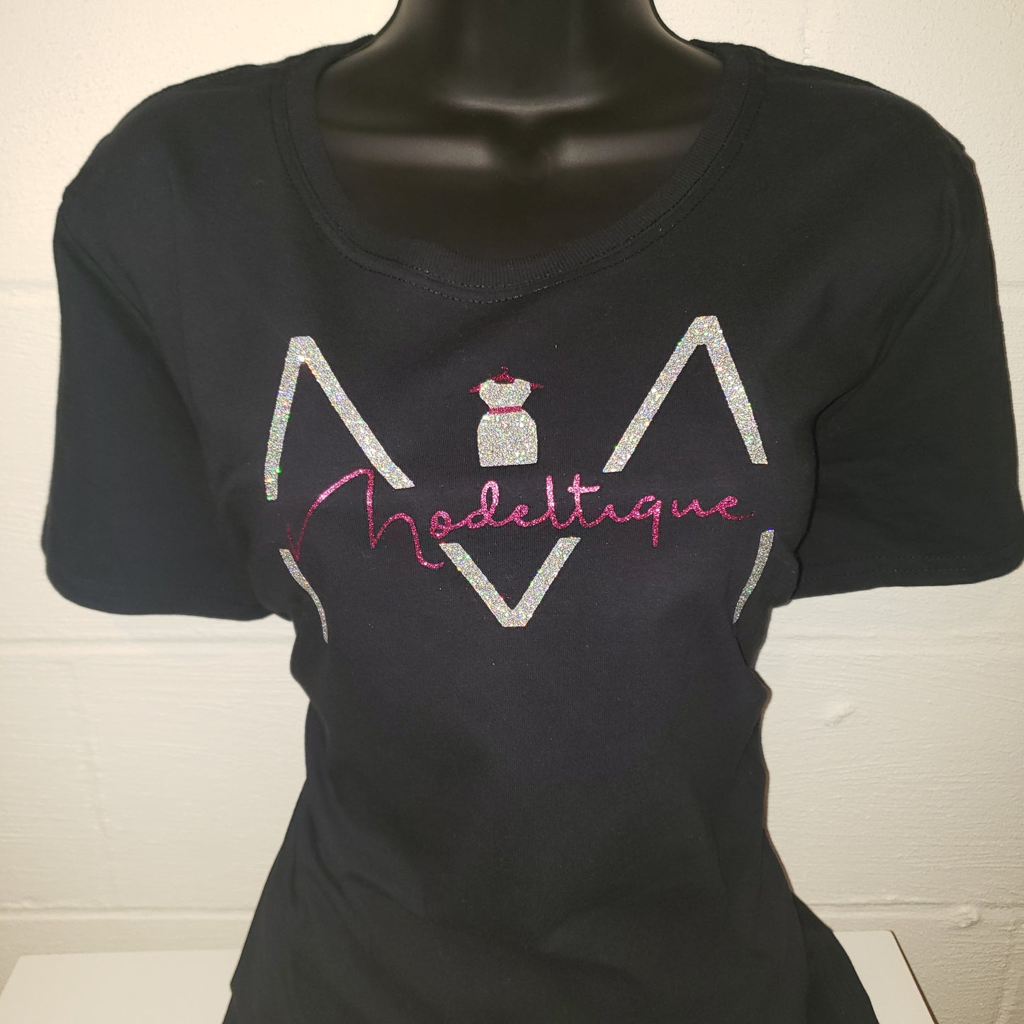 Black Beauty Modeltique T-shirt